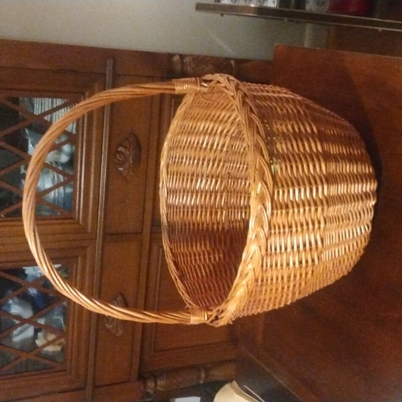 Beautiful Tall Handle Hand Woven Natural Color Brade Weave Top/ Basket, Garden - Picture 1 of 5